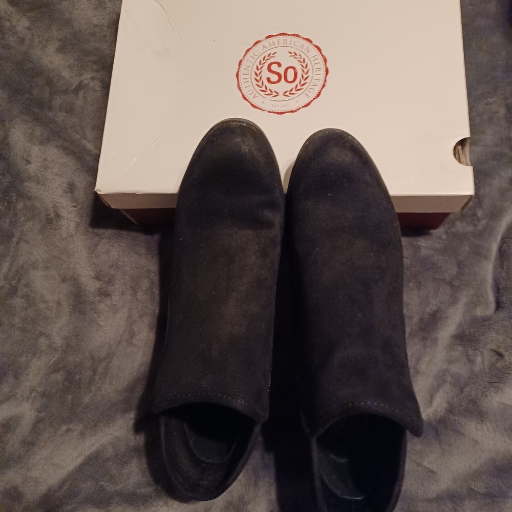 So brand. Meme ankle bootie shoes size 9 black suede.